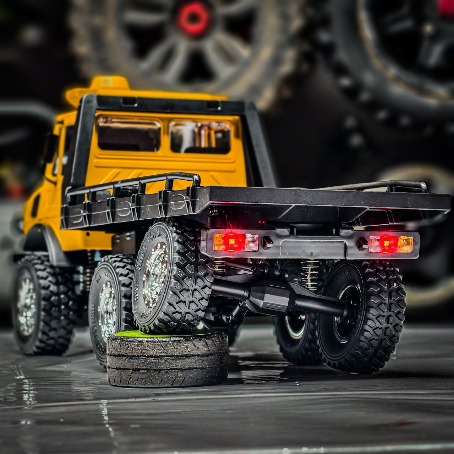 C8823 1/18 RC Car Crawler 2.4G 6WD Simulated Unimog Truck